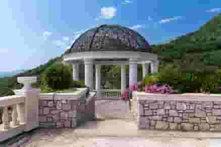 Image of Villa - 11 Bedrooms - 16 Bathrooms for Sale in Montenegro-Sveti Stefan-Montenegro, Image 4